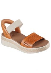Sandały SKECHERS SLIP-INS BOBS SUN RAY Brązowy. Brązowe sandały damskie Skechers, bez wzorów, z materiału, bez obcasa, bez zapięcia. Za 279.99 zł.