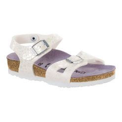 Sandały w kolorze białym. Sandały dziewczęce marki Birkenstock. W wyprzedaży za 179.95 zł.