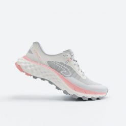Buty do biegania w terenie damskie Kiprun MT Cushion 2. Białe obuwie sportowe damskie KIPRUN, bez wzorów, z kauczuku, do biegania. Za 449.99 zł.