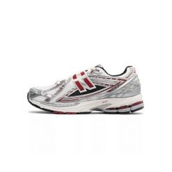 Buty do biegania New Balance 1906R szaro-czerwono-białe. Białe obuwie sportowe damskie New Balance, bez wzorów, z materiału, do biegania. Za 675.90 zł.
