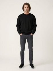Bluza crewneck basic z domieszką bawełny - czarny. Czarne bluzy męskie Sinsay, l, bez wzorów, z bawełny, bez kaptura. Za 29.99 zł.