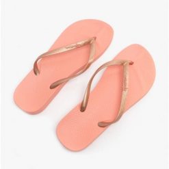 Japonki plażowe damskie Ipanema Anatomic Tan Fem. Czerwone klapki damskie Ipanema, bez wzorów, sportowe, bez obcasa. Za 59.99 zł.
