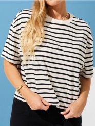 Koszulka boxy w paski - wielobarwny. T-shirty damskie Sinsay, l, bez wzorów, bez kołnierzyka. Za 29.99 zł.