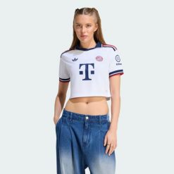 Krótka koszulka wyjazdowa FC Bayern 26/27. Białe koszulki sportowe damskie Adidas, s, bez wzorów, z dzianiny, bez kołnierzyka, bez ramiączek, do piłki nożnej, climacool (adidas). Za 369.00 zł.