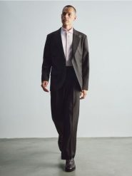 Wełniane spodnie - brązowy. Brązowe eleganckie spodnie męskie Reserved, l, bez wzorów, z wełny. Za 359.99 zł.