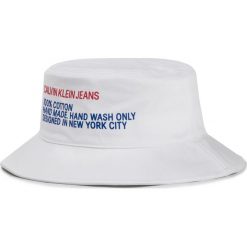 Kapelusz CALVIN KLEIN JEANS - J Bucket Hat W K60K605284 107. Czapki i kapelusze damskie marki Calvin Klein Jeans. Za 179.00 zł.