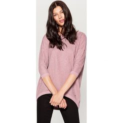 Sweter z metaliczną nitką - Różowy. Swetry damskie marki Mohito. Za 99.99 zł.