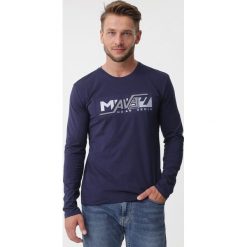 Granatowa Koszulka Kinslee. Niebieskie bluzki z długim rękawem męskie Born2be, l, bez wzorów, z materiału, bez kołnierzyka. Za 59.99 zł.