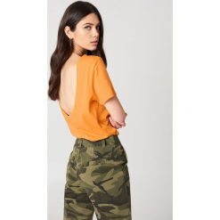 NA-KD T-shirt z odkrytymi plecami - Orange. T-shirty damskie marki NA-KD. W wyprzedaży za 21.18 zł.