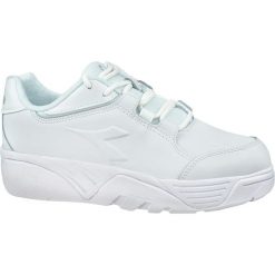 Buty sportowe damskie Diadora Majesty. Białe obuwie sportowe damskie Diadora, bez wzorów, z materiału, trekkingowe. Za 249.99 zł.