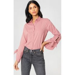 NA-KD Koszula z wiązanymi mankietami - Pink. Różowe koszule damskie NA-KD, z bawełny. Za 80.95 zł.
