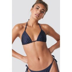 NA-KD Swimwear Góra bikini Shiny Triangle - Blue. Bikini damskie marki NA-KD Swimwear. W wyprzedaży za 20.47 zł.