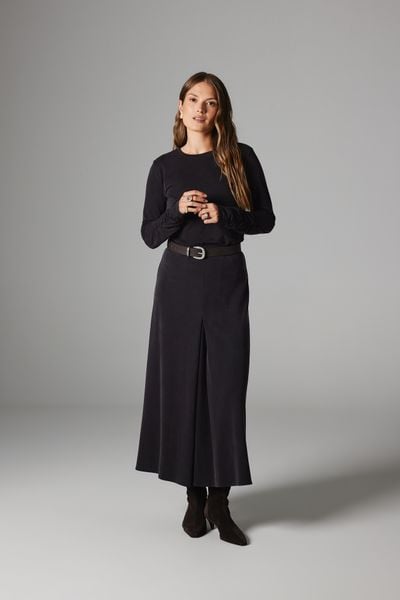 SPÓDNICA LENORA CZARNA S - Flawless. Czarne spódnice damskie Flawless, s, bez wzorów, z materiału, eleganckie, maxi, dopasowane. Za 319.00 zł.