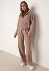 Ciemnobeżowy Komplet Dresowy z Prążkowanej Dzianiny Szerokie Spodnie i Bluza z Kapturem Sinoh. Brązowe bluzy sportowe damskie Born2be, l, bez wzorów, z dresówki, z kapturem, trekkingowe. Za 169.99 zł.