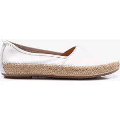 Jana - Espadryle. Białe espadryle damskie JANA, bez wzorów, z materiału, bez obcasa, bez zapięcia. W wyprzedaży za 199.90 zł.