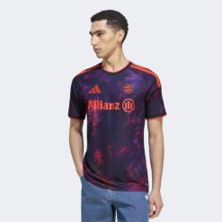Koszulka z trzeciego zestawu FC Bayern 26/27 dla drużyny kobiet. Koszulki sportowe damskie Adidas, l, bez wzorów, z materiału, bez kołnierzyka, bez ramiączek, do piłki nożnej, climacool (adidas). Za 439.00 zł.