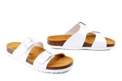 DR. BRINKMANN 500060-03 weiss, klapki damskie. Białe klapki damskie Dr. Brinkmann, bez wzorów, bez obcasa. Za 157.17 zł.