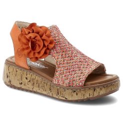 Sandały damskie Rieker, cholewka z materiału tekstylnego i skóry ekologicznej pleciona struktura zabudowany przód odkryte palce ozdobna aplikacja kwi. Brązowe klapki damskie Rieker, z aplikacjami, ze skóry ekologicznej, bez obcasa, na koturnie. Za 369.00 zł.