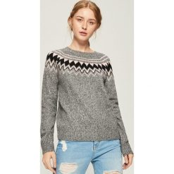 Sweter z geometrycznym wzorem - Jasny szar. Swetry damskie marki bonprix. Za 59.99 zł.