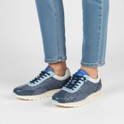 Sneakersy damskie Hispanitas, ze skóry naturalnej z tekstylnymi wstawkami sportowy fason ze sznurowaniem lekka podeszwa, niebieskie, RHV264741 Bolero. Niebieskie półbuty damskie Hispanitas, w ażurowe wzory, z denimu, eleganckie, bez obcasa, bez zapięcia. Za 639.00 zł.
