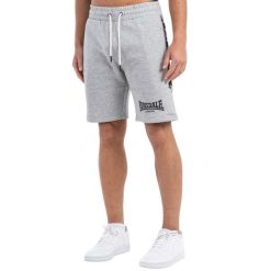 Krótka regularna fryzura Lonsdale Scarvell. Czarne krótkie spodenki sportowe męskie Lonsdale, xl, bez wzorów, na fitness i siłownię. Za 211.00 zł.