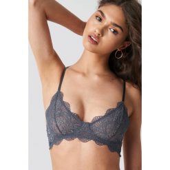 NA-KD Lingerie Biustonosz z ozdobną koronką - Grey. Szare biustonosze NA-KD Lingerie, z haftami, z koronki. Za 72.95 zł.