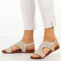 Beżowe płaskie sandały damskie M.Daszyński 1958-11. Brązowe sandały damskie M.Daszyński, w ażurowe wzory, ze skóry, bez obcasa, na płaskiej podeszwie, bez zapięcia. Za 159.00 zł.