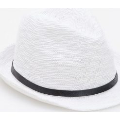 Kapelusz - Biały. Czapki i kapelusze damskie Reserved. W wyprzedaży za 39.99 zł.