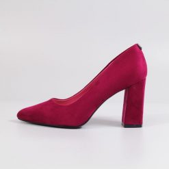 Zamszowe czółenka damskie fuksja na słupku Sergio Leone Pb216. Czerwone czółenka damskie Sergio Leone, bez wzorów, z zamszu, bez obcasa, na słupku, bez zapięcia. Za 169.00 zł.