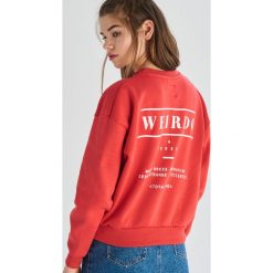Bluza z napisem z tyłu - Czerwony. Bluzy damskie marki Sinsay. Za 39.99 zł.