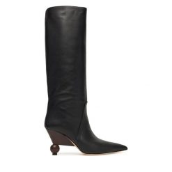 Kozaki Weekend Max Mara. Czarne kozaki damskie Weekend Max Mara, bez obcasa, na szpilce. Za 3,049.00 zł.