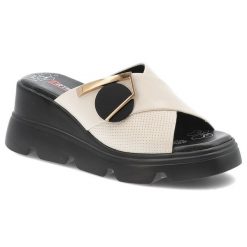 Beżowe Klapki Artiker Stylowe Obuwie Damskie Na Koturnie. Brązowe klapki damskie Artiker, z aplikacjami, ze skóry, bez obcasa, na koturnie, bez zapięcia. Za 239.00 zł.