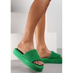 Zielone Kapcie Thalephone. Zielone kapcie damskie Renee, z aplikacjami, z otwartym noskiem. Za 14.99 zł.