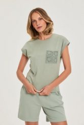 T-shirt z bawełny oliwkowy. Zielone bluzki damskie MOODO, l, bez wzorów, z bawełny, bez kołnierzyka, bez ramiączek. Za 59.99 zł.