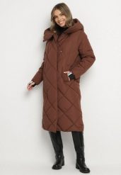 Brązowa Kurtka z Geometrycznym Pikowaniem Johnatta. Brązowe kurtki damskie Born2be, m, z aplikacjami, bez kaptura. Za 189.99 zł.