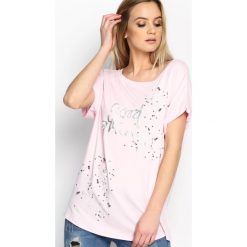 Różowy T-shirt Hight Vibrations. T-shirty damskie Born2be. Za 49.99 zł.