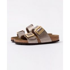 Klapki damskie Birkenstock Arizona. Brązowe klapki damskie Birkenstock, bez wzorów, z materiału, eleganckie, bez obcasa. Za 879.99 zł.