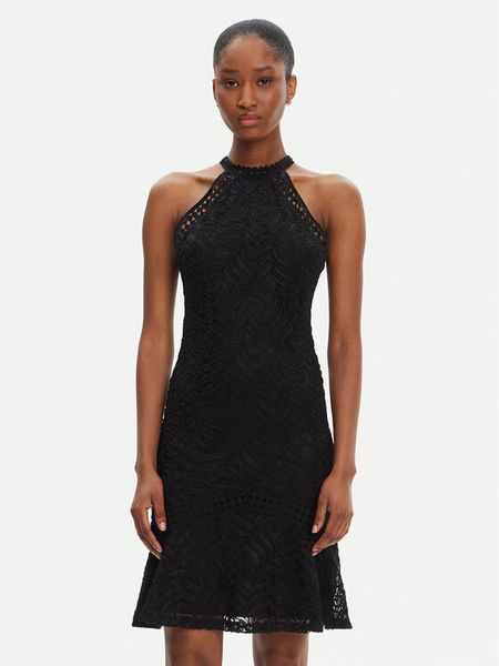 Guess Sukienka koktajlowa W5YK0C KCS90 Czarny Classic Fit. Czarne sukienki damskie Guess, xl, z aplikacjami, z syntetyku, wizytowe, bez kołnierzyka, bez ramiączek. Za 459.99 zł.