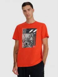4F T-shirt regular z nadrukiem męski - czerwony XXL. Czerwone t-shirty męskie 4f, m, bez wzorów, z bawełny, bez kołnierzyka. W wyprzedaży za 59.99 zł.