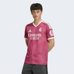 Koszulka z trzeciego zestawu Real Madrid 26/27. Czerwone koszulki sportowe męskie Adidas, xs, bez wzorów, z dzianiny, bez kołnierzyka, bez ramiączek, do piłki nożnej, climacool (adidas). Za 396.50 zł.