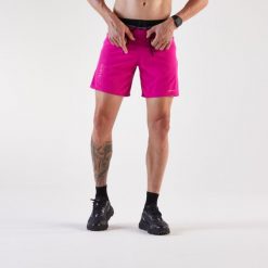 Spodenki do biegania w terenie męskie Kiprun Run 900 Ultra. Czerwone krótkie spodenki sportowe męskie KIPRUN, l, bez wzorów, ze skóry, do biegania. Za 99.99 zł.