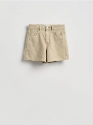 Jeansowe szorty - zielony. Zielone szorty damskie Reserved, bez wzorów, z bawełny. Za 89.99 zł.