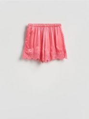 Szorty z koronką - intensywny róż. Czerwone szorty damskie Reserved, l, bez wzorów, z koronki. Za 119.99 zł.