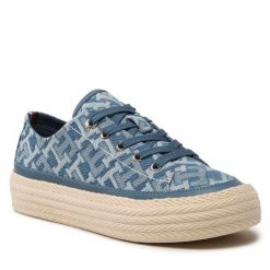 Espadryle Tommy Hilfiger. Białe espadryle damskie Tommy Hilfiger, bez wzorów, bez obcasa, bez zapięcia. Za 249.99 zł.