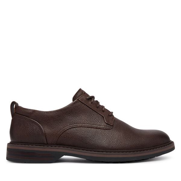 Półbuty Clarks. Brązowe półbuty na co dzień męskie Clarks, bez zapięcia. Za 479.99 zł.