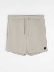 Szorty dresowe z wiązaniem - kremowy. Białe szorty męskie Sinsay, l, bez wzorów, z dresówki. Za 39.99 zł.