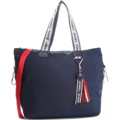 Torebka TOMMY JEANS - Tj Logo Tape E/W Tot AU0AU00249 901. Niebieskie torebki do ręki damskie marki Tommy Jeans, z jeansu. Za 399.00 zł.