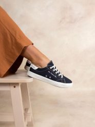 Niskie buty damskie TBS Lanzara. Czarne obuwie sportowe damskie TBS, bez wzorów, z gumy, trekkingowe. Za 237.75 zł.