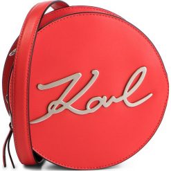 Torebka KARL LAGERFELD - 91KW3061 Red Fire. Czerwone listonoszki damskie KARL LAGERFELD, bez wzorów, ze skóry, na ramię, bez dodatków. W wyprzedaży za 619.00 zł.