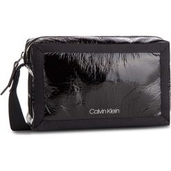 Torebka CALVIN KLEIN - Outline Medium Crossbody K60K604820 001. Listonoszki damskie marki Calvin Klein. Za 449.00 zł.